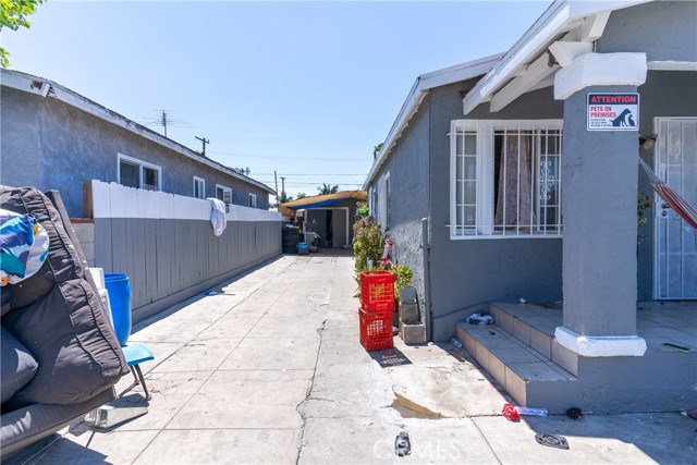 Image 2 for 8131 Holmes Ave, Los Angeles, CA 90001