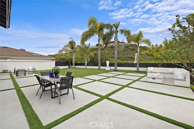 Detail Gallery Image 20 of 44 For 6 Monterey Cir, Corona Del Mar,  CA 92625 - 6 Beds | 4 Baths