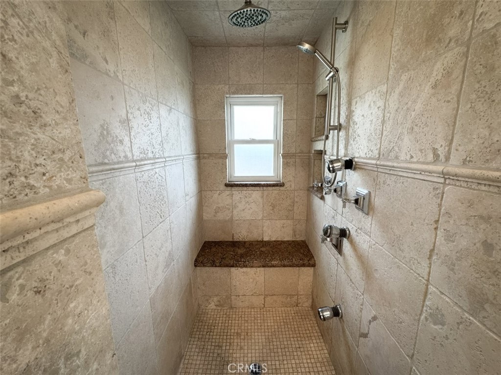 https://media.crmls.org/medias/43de3a71-9c64-4754-a59c-6c545aeeb21b.jpg?preset=X-Large