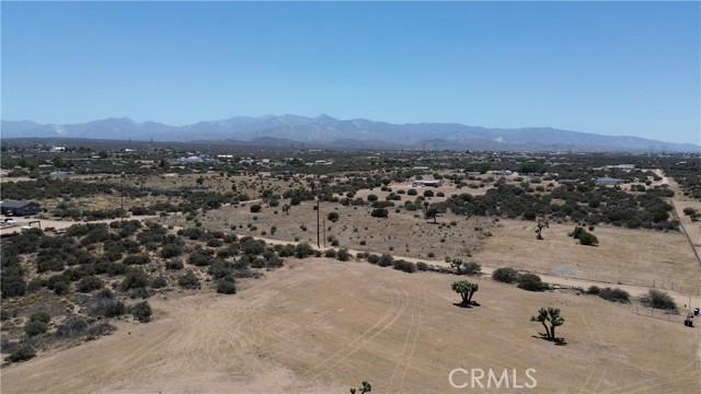 8686 Capelin Road, Phelan CA: https://media.crmls.org/medias/43defb14-85b2-424b-9b4c-b23af4982e59.jpg