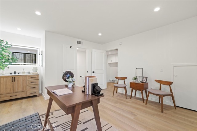 11107 Arminta Street, Sun Valley CA: https://media.crmls.org/medias/43dff910-8550-4867-84f9-3adffff6a41c.jpg