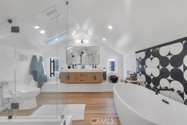 Detail Gallery Image 35 of 52 For 5727 Colbath, Valley Glen,  CA 91401 - 3 Beds | 3 Baths