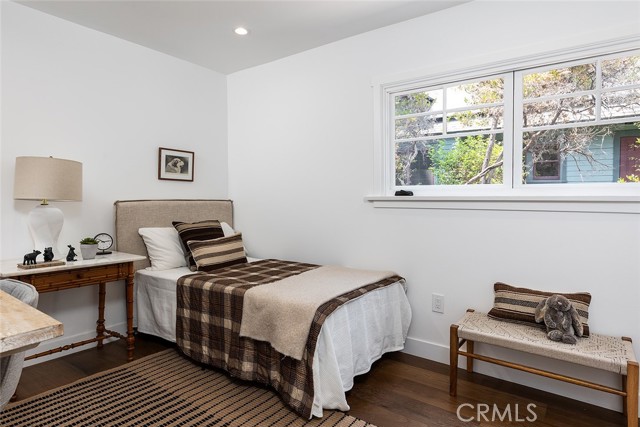 1130 Windsor Place, South Pasadena CA: https://media.crmls.org/medias/43e1ef3c-0c82-477c-8e27-24c02007b21c.jpg