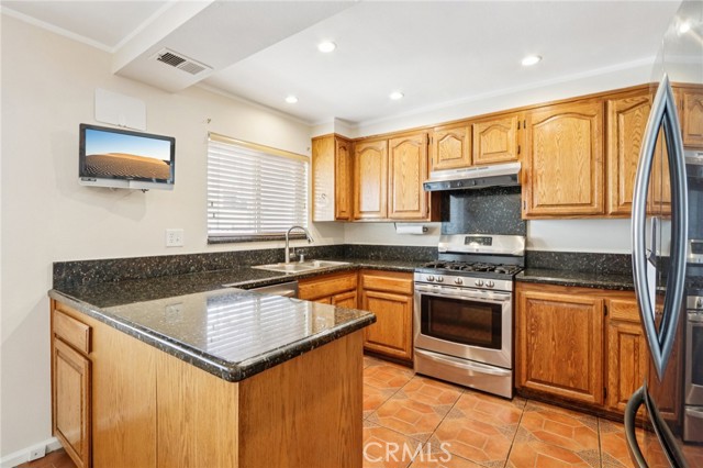 Detail Gallery Image 7 of 37 For 12390 Chandler Bld #J,  Valley Village,  CA 91607 - 3 Beds | 2/1 Baths