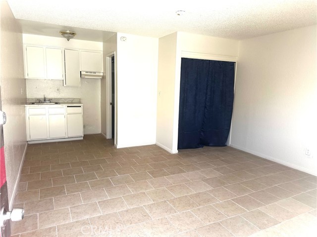 Detail Gallery Image 3 of 10 For 11661 White Ave Studio,  Adelanto,  CA 92301 - 1 Beds | 1 Baths