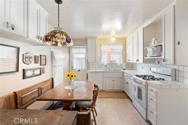 1300 Walnut Ave, Manhattan Beach, California 90266, 4 Bedrooms Bedrooms, ,2 BathroomsBathrooms,Residential,Sold,Walnut Ave,PV22057312