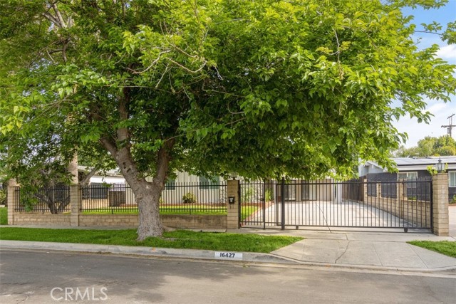 Detail Gallery Image 3 of 27 For 16427 Clymer St, Granada Hills,  CA 91344 - 5 Beds | 2 Baths