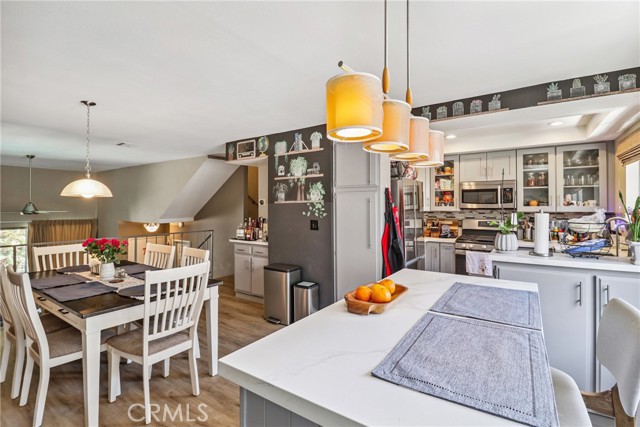 1832 Oak Tree Drive, Los Angeles CA: https://media.crmls.org/medias/43e58541-8db0-48ed-b115-502549977221.jpg