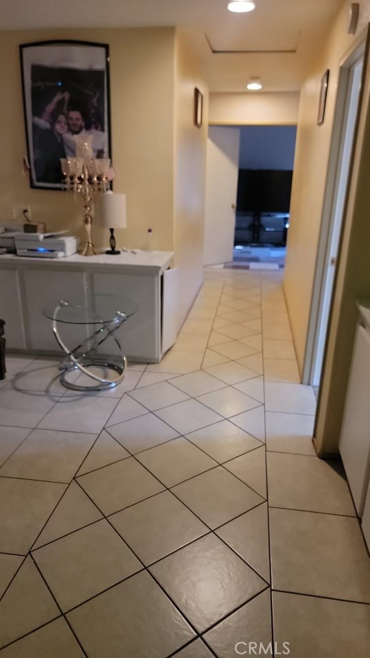 https://media.crmls.org/medias/43e5e2ea-c611-4a89-9709-80c246d35928.jpg?preset=X-Large