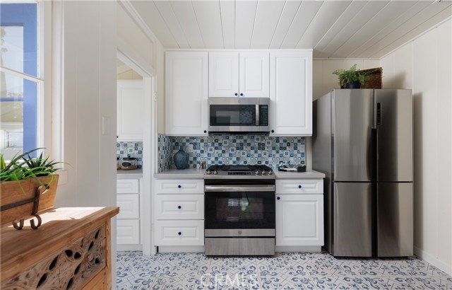 425 Monterey Drive, Laguna Beach CA: https://media.crmls.org/medias/43e6226d-3c39-4366-9142-f8adafba0a75.jpg