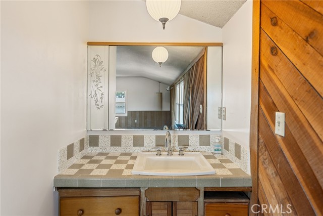 9301 Dewey Drive, Garden Grove CA: https://media.crmls.org/medias/43e70dd8-598b-43d1-b983-9a56b82ecaeb.jpg