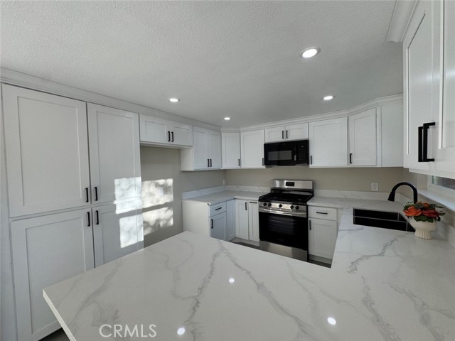 15012 Chuparosa, Victorville CA: https://media.crmls.org/medias/43e72f48-b083-41b2-adcd-4d04647a1160.jpg