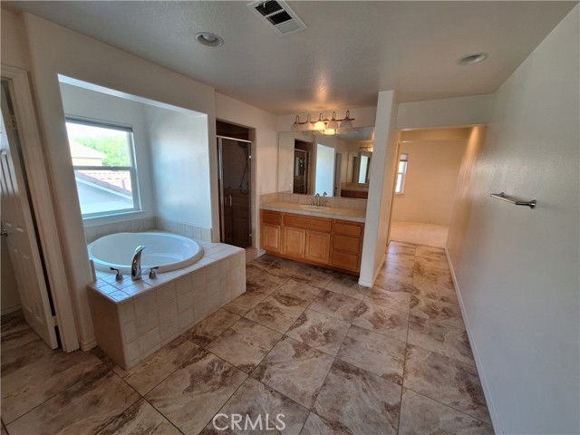 27416 Pinyon Street, Murrieta CA: https://media.crmls.org/medias/43e7f2f8-6d22-4911-bc14-6c502aecbd46.jpg