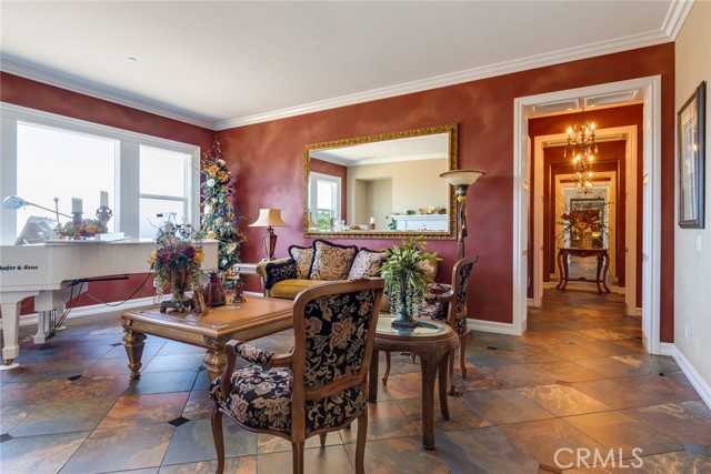 Detail Gallery Image 9 of 40 For 650 Crystal Mountain Cir, Riverside,  CA 92506 - 4 Beds | 3/1 Baths