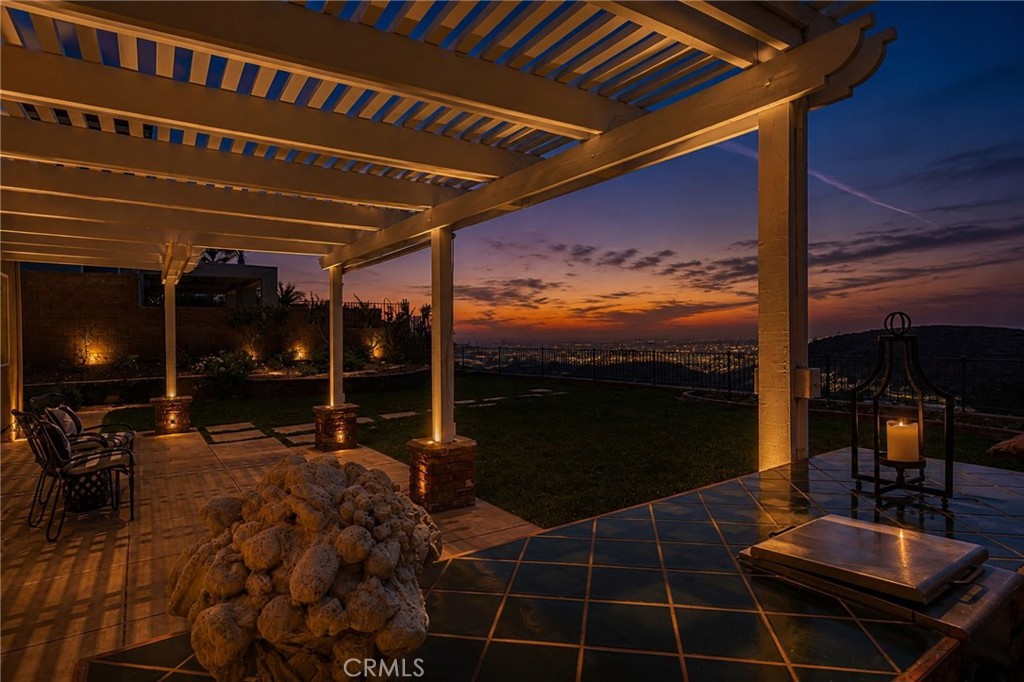 https://media.crmls.org/medias/43e8f228-231b-4239-82e7-a1648bd3c6e7.jpg?preset=X-Large