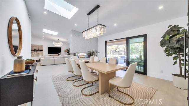 Detail Gallery Image 14 of 39 For 18829 Paseo Nuevo Dr, Tarzana,  CA 91356 - 4 Beds | 4/1 Baths