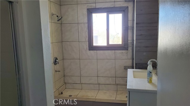 32676 Foothill Road, Lucerne Valley CA: https://media.crmls.org/medias/43e91d90-f471-42f5-93c2-dd1b2a380708.jpg