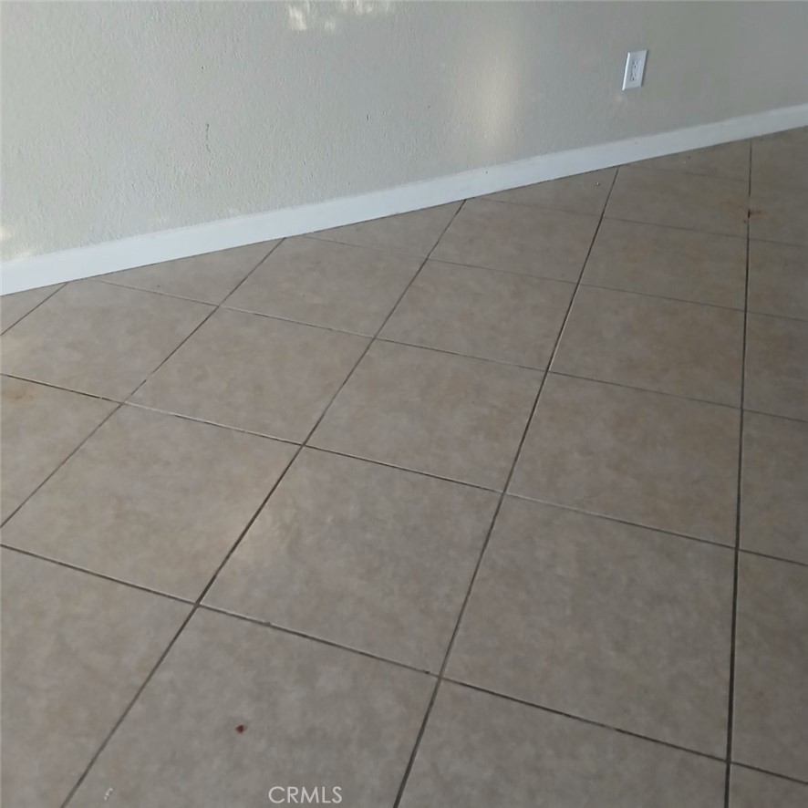 https://media.crmls.org/medias/43e96beb-9da9-4c07-8996-da045a1c92a1.jpg?preset=X-Large