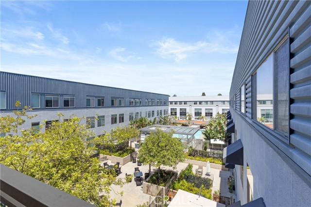 435 West Center Street Promenade, Anaheim CA: https://media.crmls.org/medias/43e9f1f6-0b47-4862-9e8e-cbf2f6b795c4.jpg