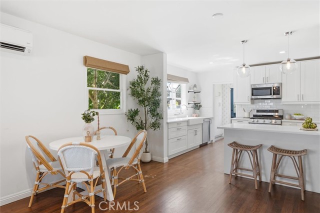 1039 8th Street, Hermosa Beach, California 90254, 2 Bedrooms Bedrooms, 0 ,1 BathroomBathrooms,Residential,For Sale,8th,0,SB26121769