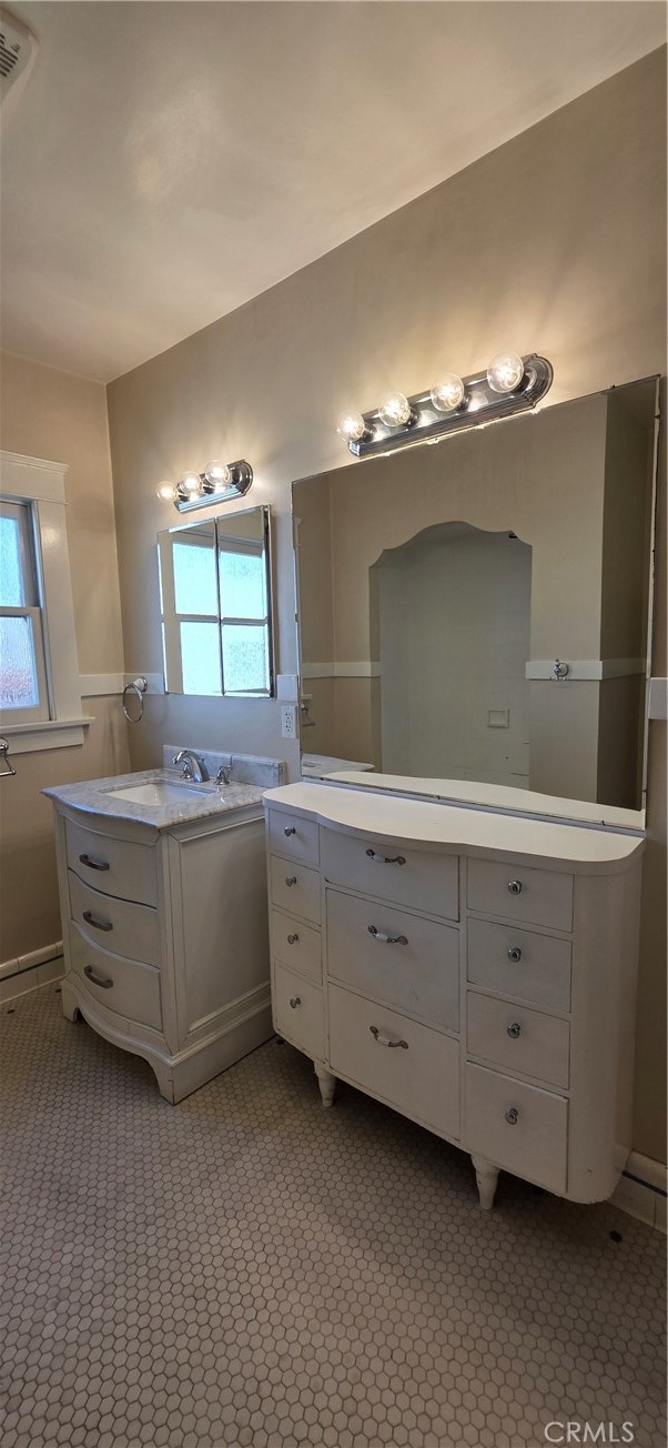 Detail Gallery Image 25 of 35 For 225 Saint Joseph Ave, Long Beach,  CA 90803 - 2 Beds | 1 Baths