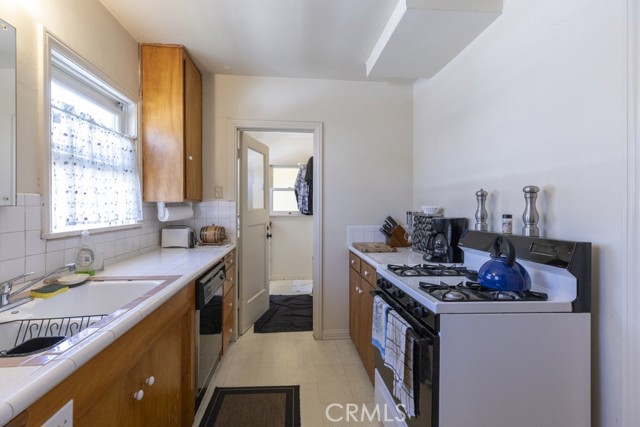 132 St Joseph Avenue, Long Beach CA: https://media.crmls.org/medias/43ea4790-61a2-400d-999d-c58a43025a6e.jpg