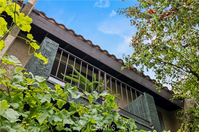 Detail Gallery Image 2 of 27 For 7439 Woodman Ave. #35,  Van Nuys,  CA 91405 - 2 Beds | 1 Baths