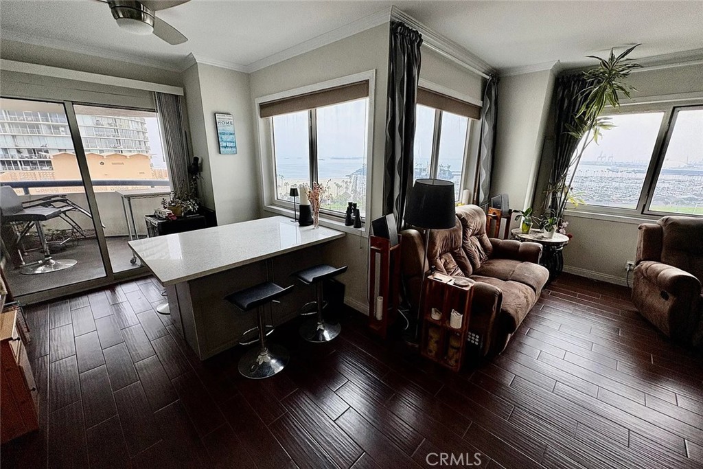 https://media.crmls.org/medias/43ea99b6-a36a-4d81-98bb-5a403b8224e7.jpg?preset=X-Large