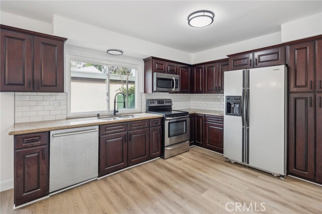 Detail Gallery Image 10 of 19 For 1326 via Del Rio, Corona,  CA 92882 - 3 Beds | 1/1 Baths