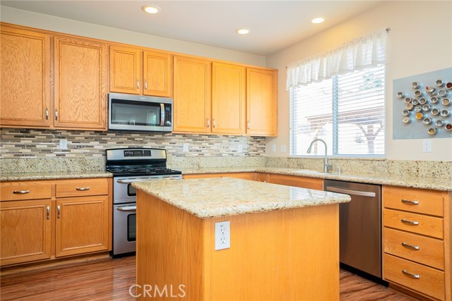 Detail Gallery Image 11 of 59 For 3296 Greystone Rd, San Bernardino,  CA 92407 - 6 Beds | 3 Baths