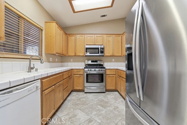 Detail Gallery Image 26 of 48 For 16647 Elm St, Hesperia,  CA 92345 - 4 Beds | 3 Baths