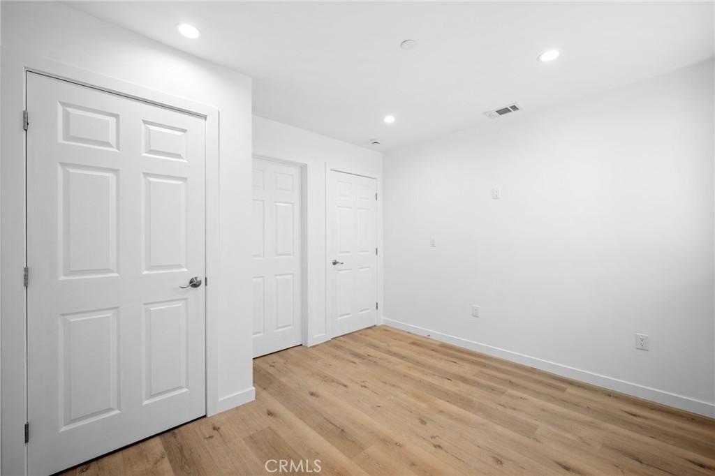 https://media.crmls.org/medias/43ec8ddb-635e-4ac0-a46d-b7c807c288af.jpg?preset=X-Large