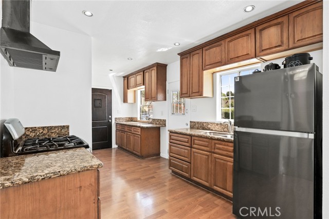 Detail Gallery Image 7 of 22 For 6802 Lewis Ave, Long Beach,  CA 90805 - 2 Beds | 1 Baths