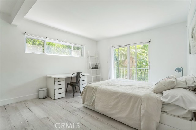 Detail Gallery Image 12 of 15 For 4922 Escobedo Dr, Woodland Hills,  CA 91364 - 5 Beds | 2/1 Baths