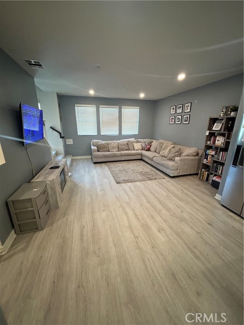 Detail Gallery Image 5 of 37 For 12745 Watt Ln #B,  Sylmar,  CA 91342 - 4 Beds | 3/1 Baths