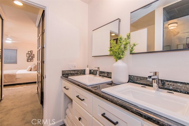Detail Gallery Image 16 of 36 For 8400 De Longpre Ave #215,  West Hollywood,  CA 90069 - 2 Beds | 2 Baths