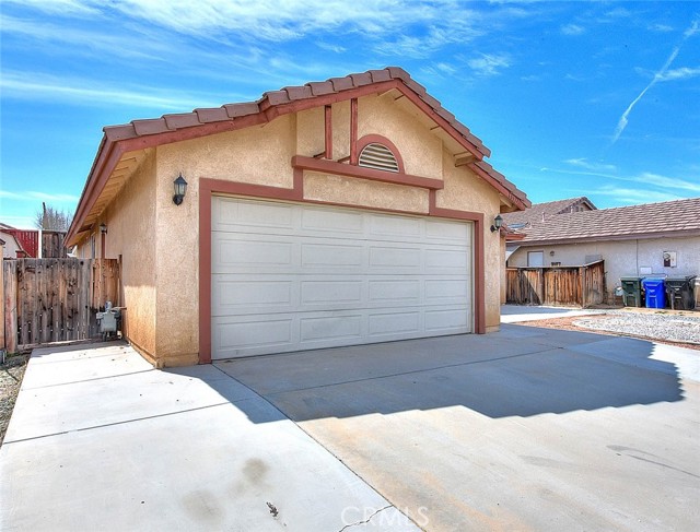 Detail Gallery Image 4 of 56 For 13571 Copperstone Dr, Victorville,  CA 92392 - 3 Beds | 2 Baths