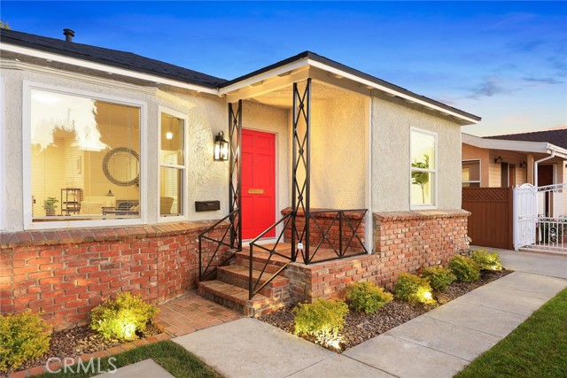 Detail Gallery Image 4 of 49 For 5052 Newcastle, Encino,  CA 91316 - 3 Beds | 2 Baths