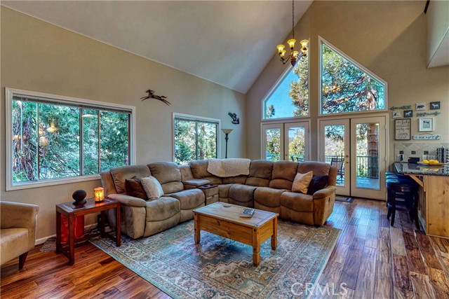 Detail Gallery Image 8 of 40 For 430 Rainier Rd, Lake Arrowhead,  CA 92352 - 4 Beds | 2/1 Baths