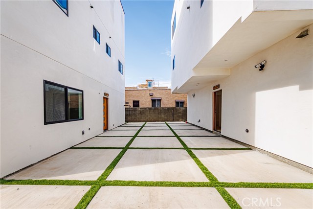 Detail Gallery Image 21 of 75 For 5209 W 20th, Los Angeles,  CA 90016 - – Beds | – Baths