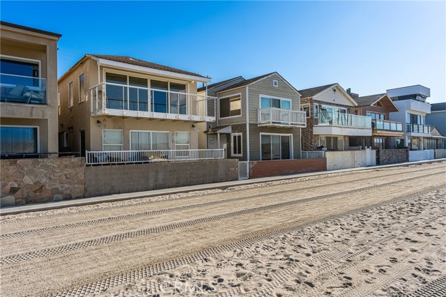 1207 Seal Way, Seal Beach CA: https://media.crmls.org/medias/43f25513-6a72-4e54-8dba-73326ccde458.jpg