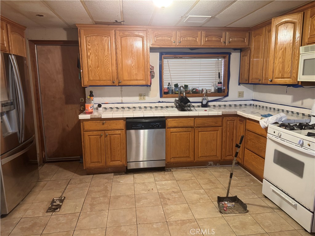 https://media.crmls.org/medias/43f29c07-60a7-4a86-a38d-733f397bbf25.jpg?preset=X-Large