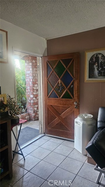 Detail Gallery Image 3 of 34 For 2313 Downie Pl, Santa Ana,  CA 92706 - 4 Beds | 2 Baths