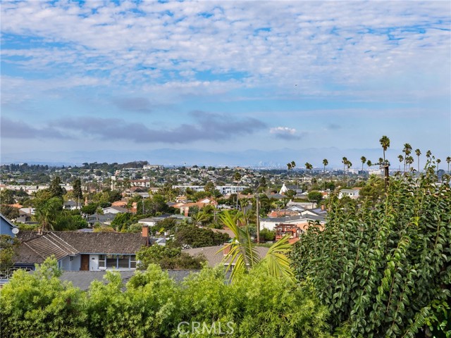 237 Via Los Miradores, Redondo Beach CA: https://media.crmls.org/medias/43f30b90-5b86-4fb1-ab37-88ea3858dd95.jpg