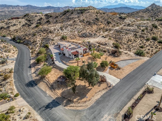 57045 Plaza Del Amigo, Yucca Valley CA: https://media.crmls.org/medias/43f4278b-826a-4a85-b229-3687a294fd6f.jpg
