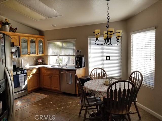 Kitchen / Breakfast Area