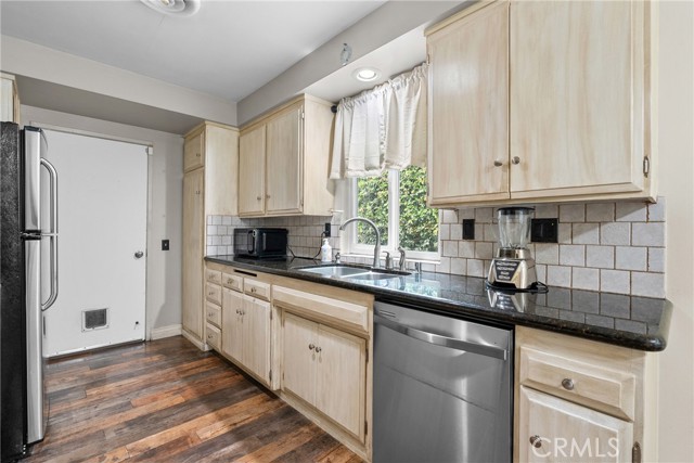 Detail Gallery Image 13 of 59 For 9558 Swinton, North Hills,  CA 91343 - 3 Beds | 2 Baths