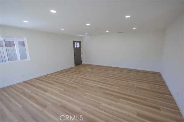 2122 W 10th Street, Santa Ana CA: https://media.crmls.org/medias/43f7dd89-90c6-4fa7-b924-5c8e9f55be61.jpg