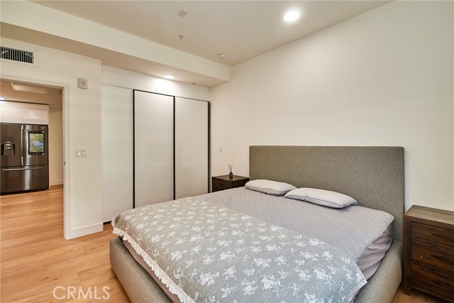 820 S Wilton Place, Los Angeles CA: https://media.crmls.org/medias/43f9c18a-e2f6-4feb-8678-26642c0a5215.jpg