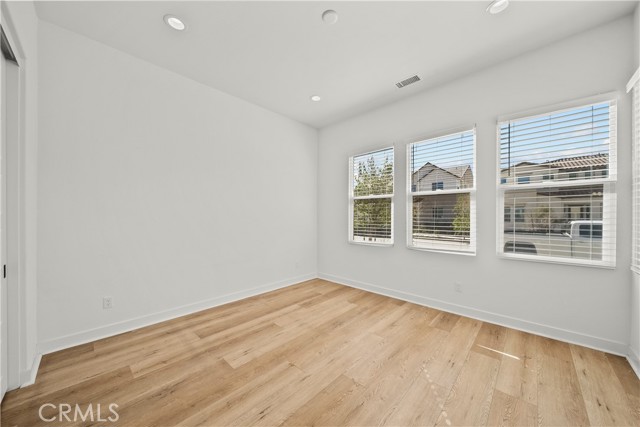 Detail Gallery Image 34 of 56 For 17715 Hillside, Canyon Country,  CA 91350 - 4 Beds | 4 Baths